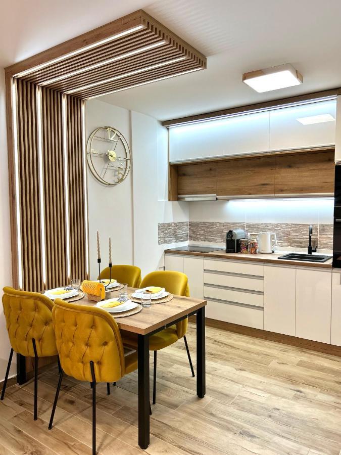 Apartman Lux-Besplatno Koriscenje Zasebne Garaze สเรมสกา มิโตรวิตซา ภายนอก รูปภาพ