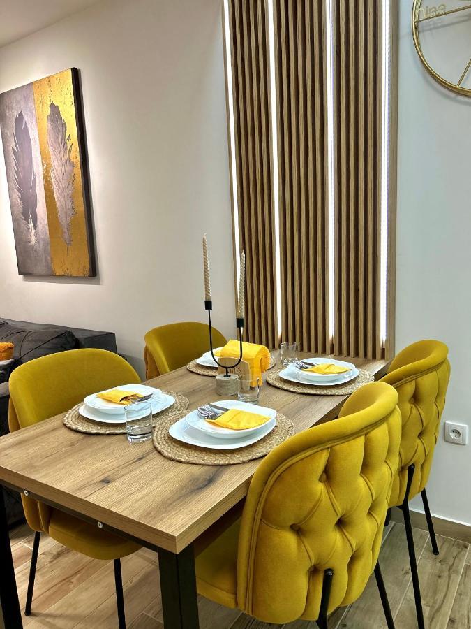 Apartman Lux-Besplatno Koriscenje Zasebne Garaze สเรมสกา มิโตรวิตซา ภายนอก รูปภาพ