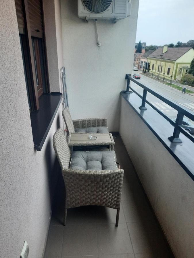 Apartman Lux-Besplatno Koriscenje Zasebne Garaze สเรมสกา มิโตรวิตซา ภายนอก รูปภาพ