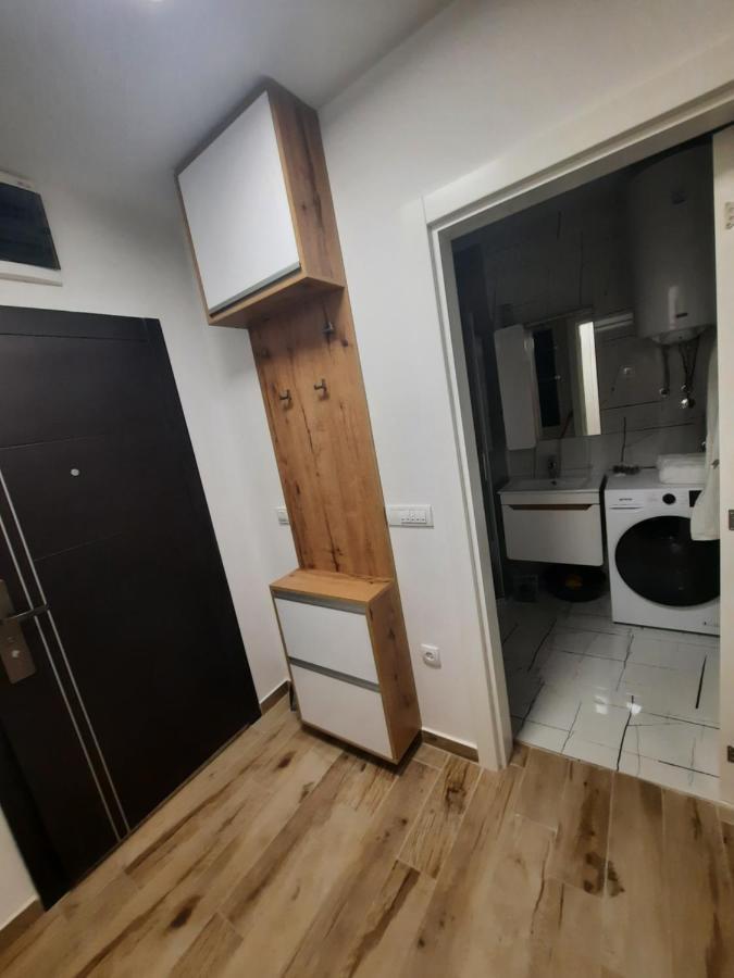 Apartman Lux-Besplatno Koriscenje Zasebne Garaze สเรมสกา มิโตรวิตซา ภายนอก รูปภาพ